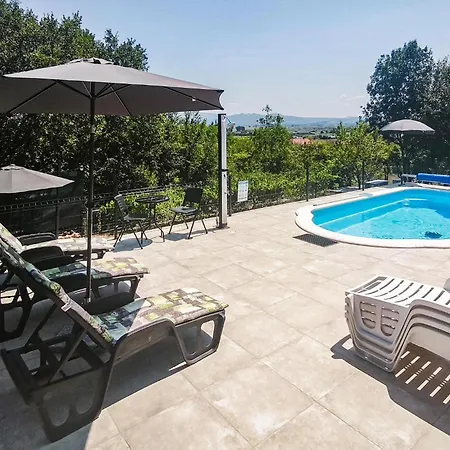 Ferienhaus Stunning In Sinj
